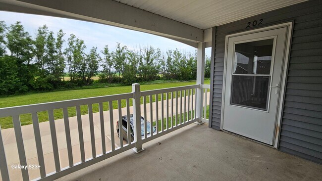 Building Photo - 3030 E Stillwater Landing