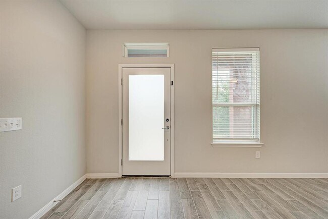 Building Photo - 5408a Baythorne Dr