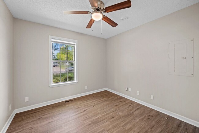 Building Photo - Beautifully Renovated Home!