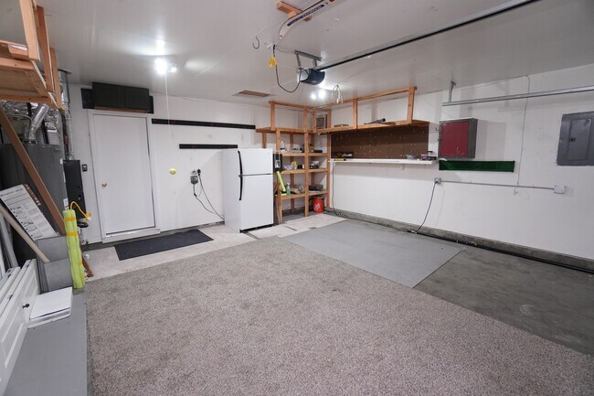 Building Photo - 5903 S Snowdrop Pl
