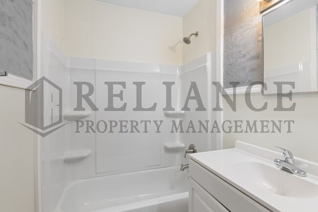 Building Photo - 3627 E 10th St N