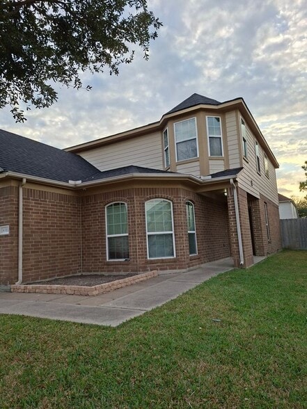 Building Photo - 8311 Caraway Lake Cir