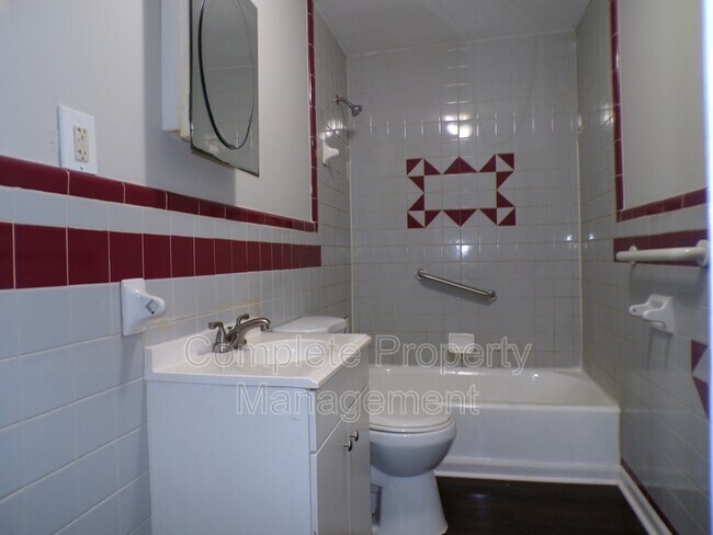 Building Photo - 521 62nd St