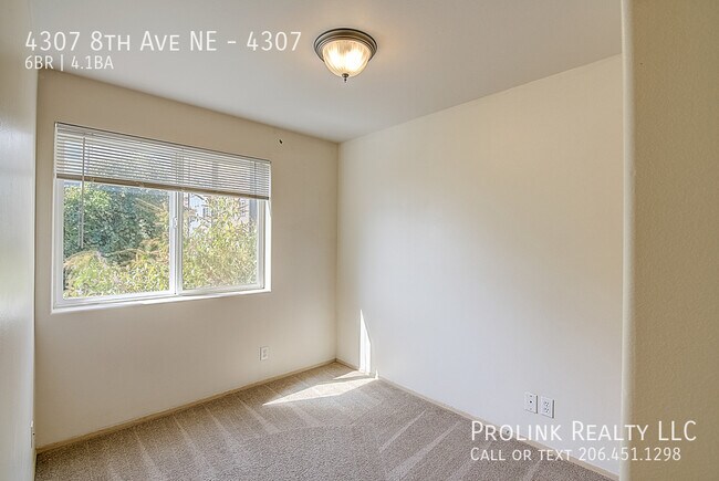 Building Photo - 4307 8th Ave NE