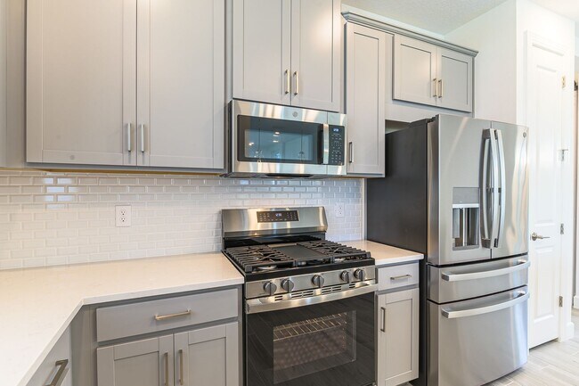 Building Photo - Stunning 2 Bed/2 Bath Home in Esplanade wi...