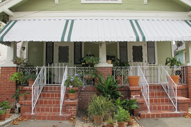 Primary Photo - Charming Double in Esplanade Ridge