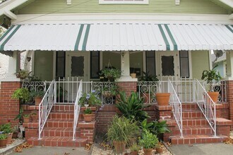 Building Photo - Charming Double in Esplanade Ridge