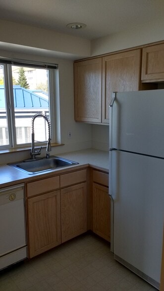 Kitchen - 1127 Wheaton Way, C-1