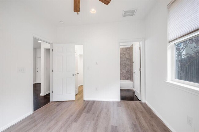Building Photo - 6404 Carson Rdg