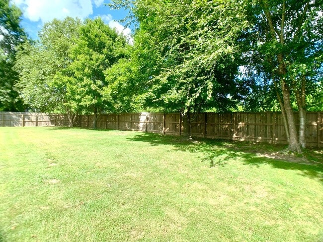 Building Photo - 141 Lyme Dr