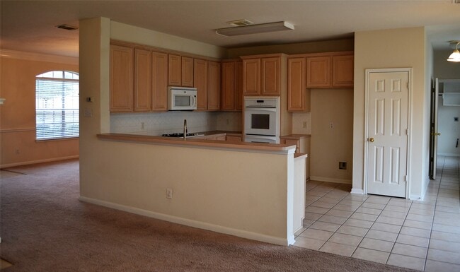 Building Photo - 5515 Gatesprings Ln