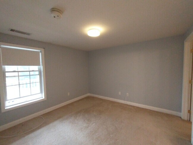 Building Photo - 2 Bedroom 2 Bath Unit-Available Now!