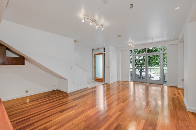 Building Photo - The Meriwether