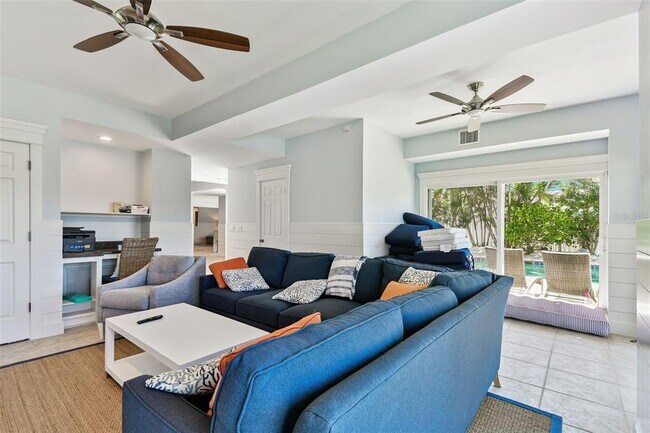 Building Photo - 2822 W Vina Del Mar Blvd