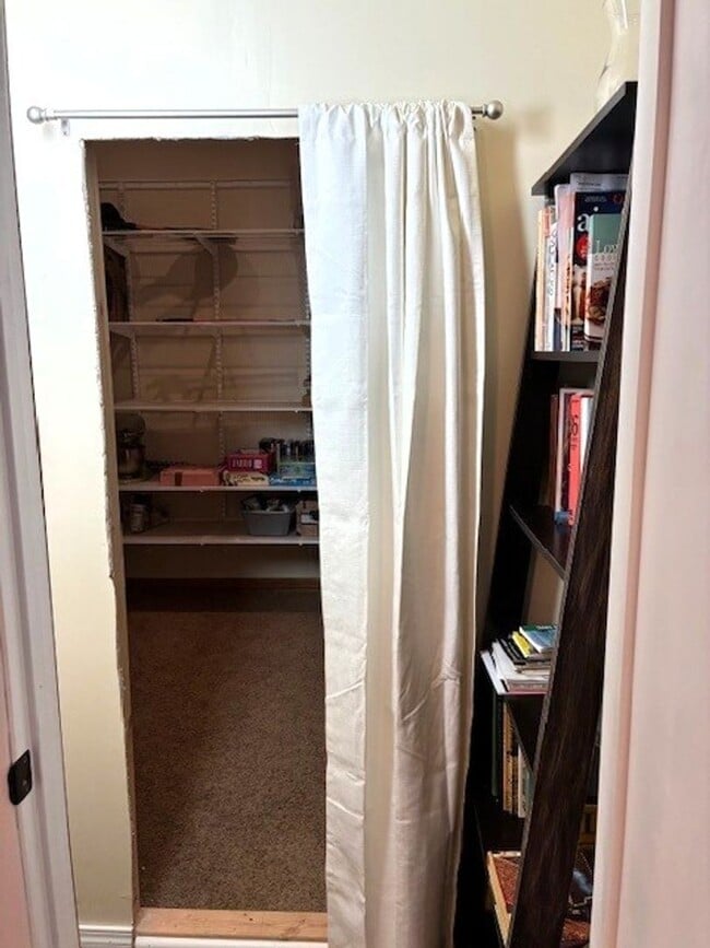 Building Photo - Long Term Rental- Buffalo Ridge/Village 403CC