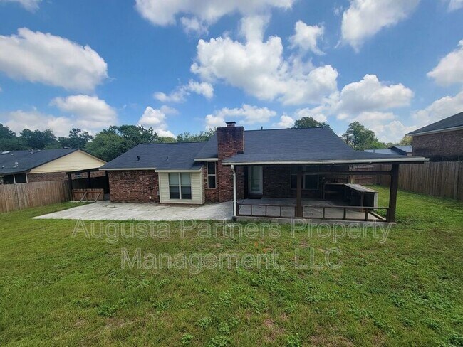 Building Photo - 3737 Woodcock Dr