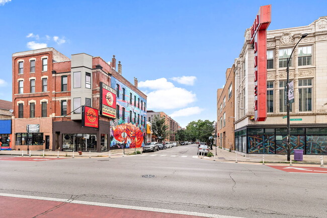 Building Photo - 837 N Marshfield Ave
