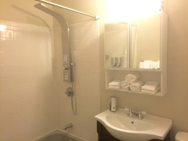 Building Photo - 37 Telegraph St