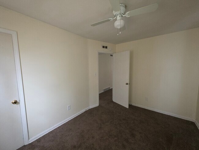 Building Photo - 4436