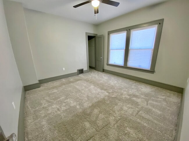 Building Photo - 640 E Dover Ct