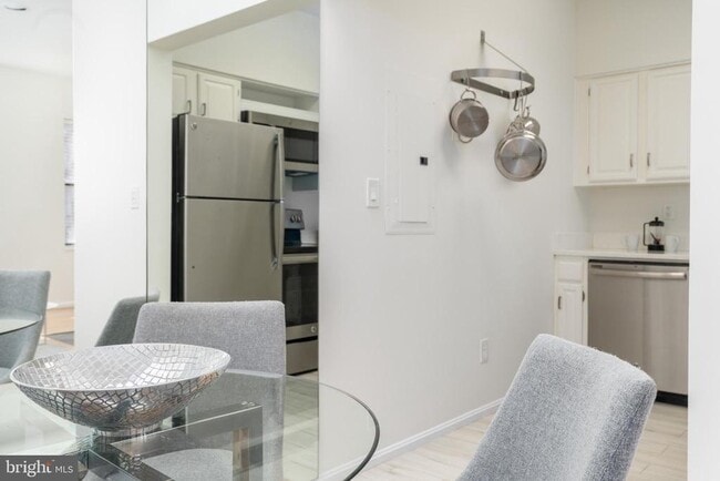 Building Photo - 1843 Mintwood Pl NW