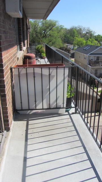 Building Photo - 2320 N Nordica Ave