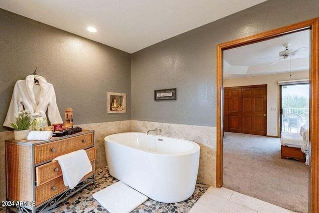 Building Photo - 16120 Cholla Dr