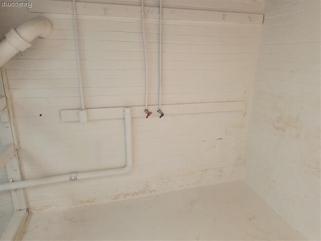 Building Photo - 18080 Westphalia St