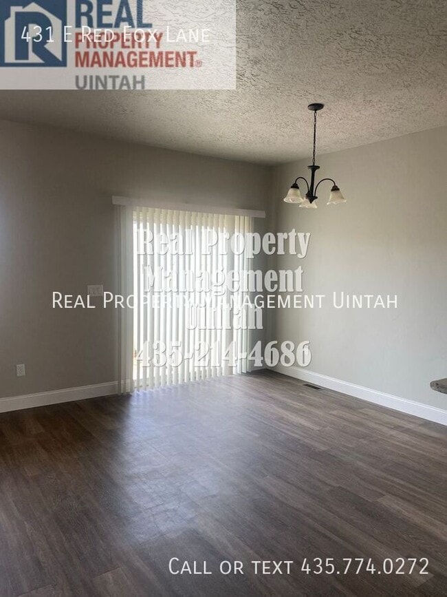 Building Photo - 431 E Red Fox Ln