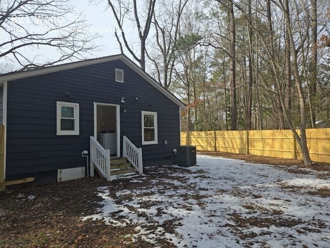 Building Photo - 821 Ward St