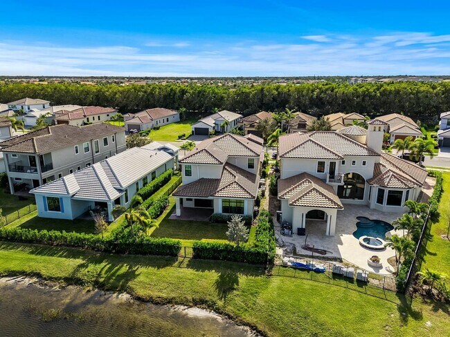 Building Photo - 601 SE Fascino Cir