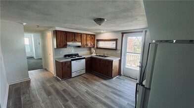 Building Photo - 968 Plainfield St