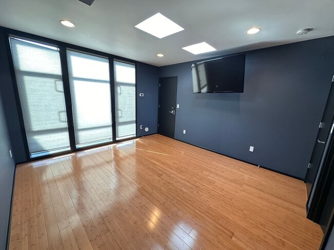 Building Photo - Modern Townhome in Georgetown!  Available ...