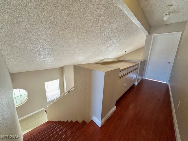 Building Photo - 120 Clifton Heights Dr