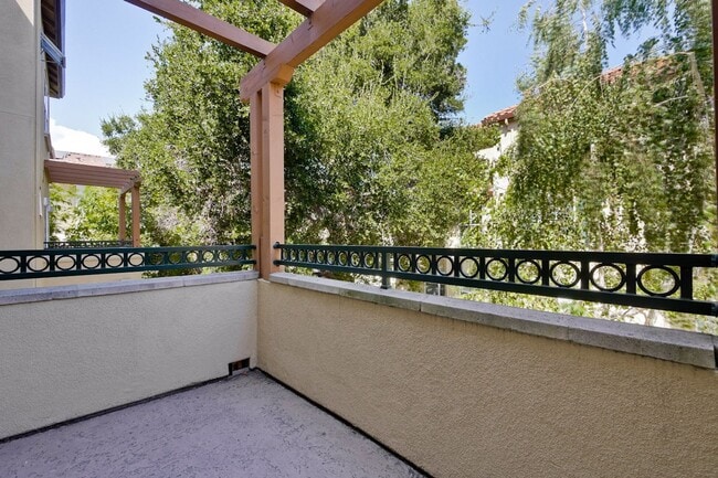 Building Photo - Downtown Mountain View l Stylish Home