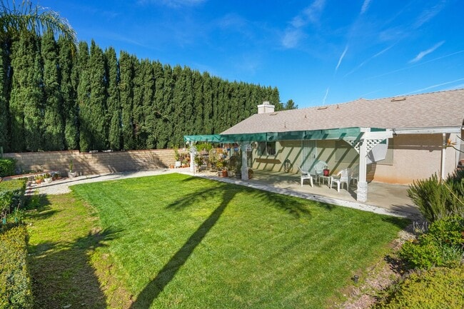 Building Photo - Wonderful Single Story Home with Great Yard in Santa Clarita!