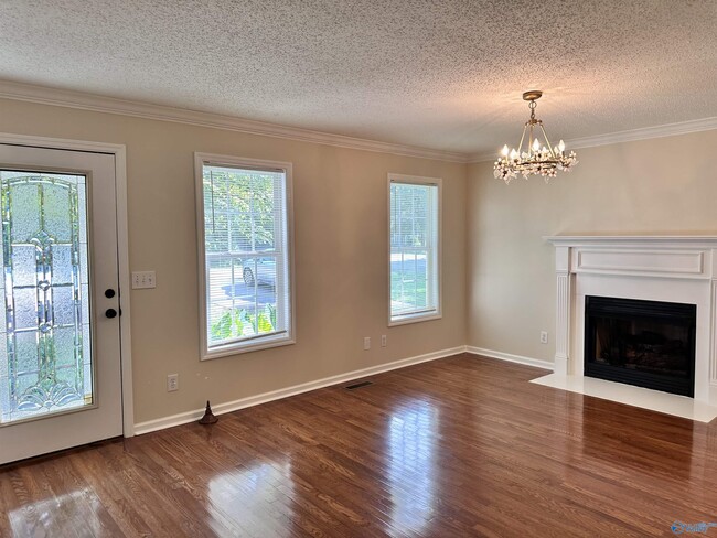 Building Photo - 1305 McCullough Ave NE