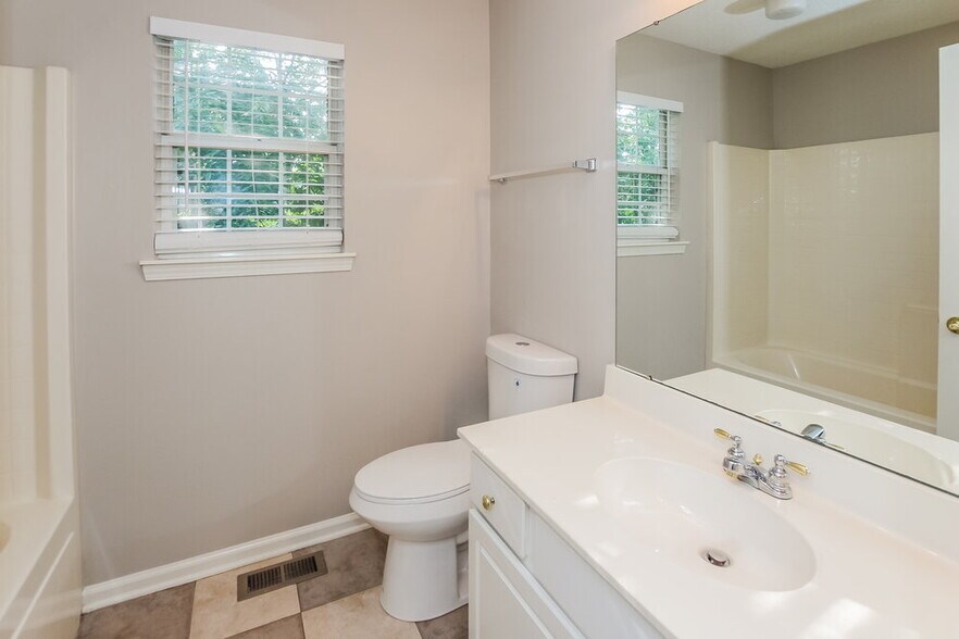 Building Photo - 2914 Canary Ct