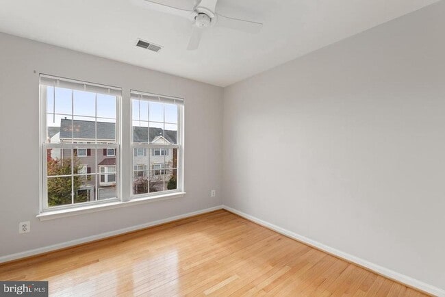 Building Photo - 13700 Barksdale Dr