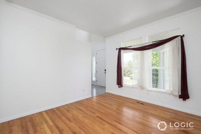 Building Photo - 166 Rawlins Ln