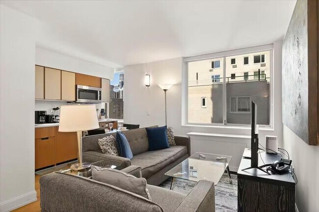 Building Photo - 420 E 54th St