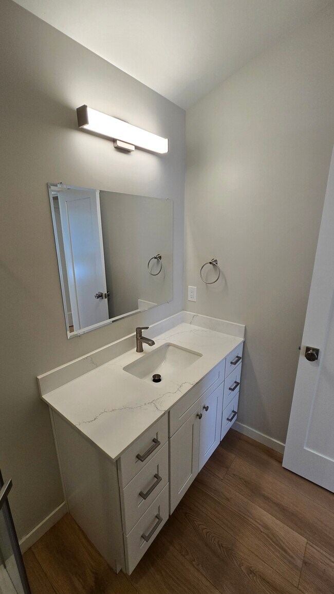 Building Photo - 738 Locust St