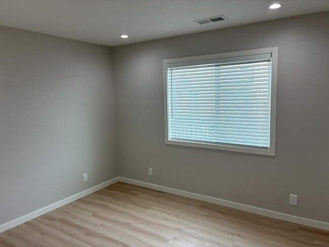 Building Photo - 202 Rockwood Dr