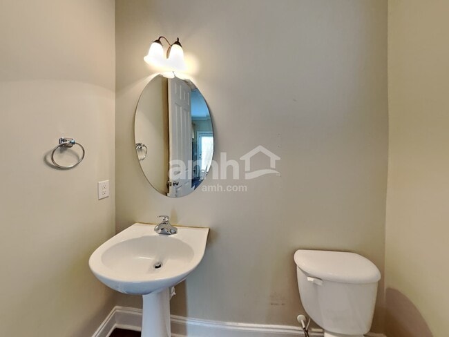 Building Photo - 16527 Ambassador Park Dr