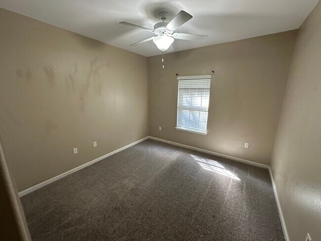 Building Photo - 22 Sir Lancelot Way