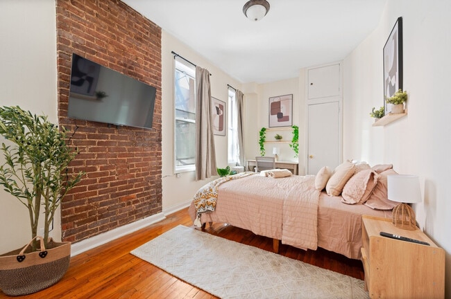 Building Photo - 310e E 93rd St
