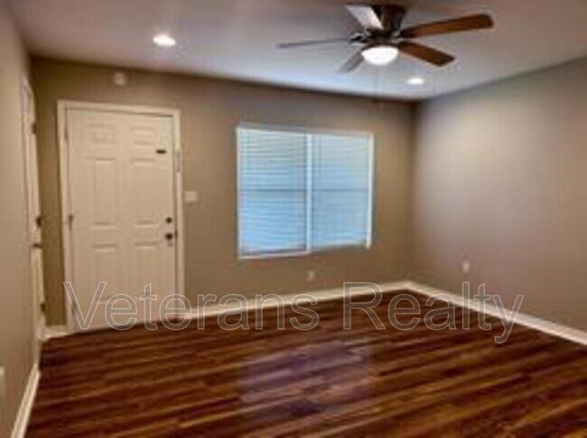 Building Photo - 113 Alverado Dr