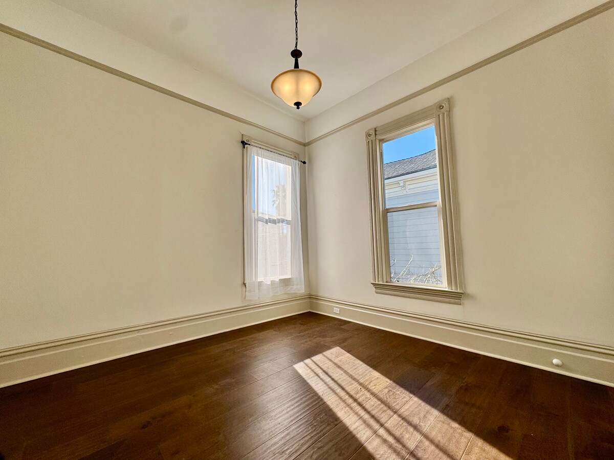 Building Photo - 1054 24th St