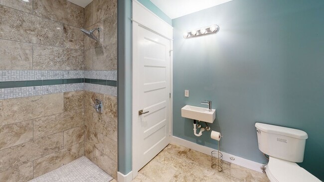 Building Photo - $1725 per Bedroom | 4BR/4BA Off-Campus Hom...