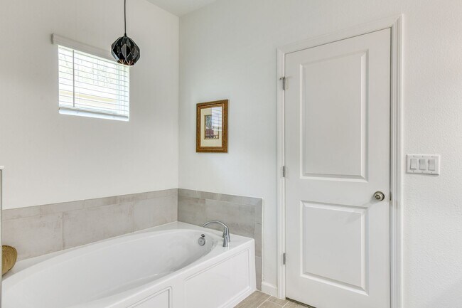 Building Photo - Beautiful 2 Bedroom, 2 Bathroom Home in St. Augustine Lakes